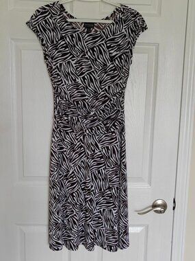 Sleeveless black and white print dress by Enfocus Studio